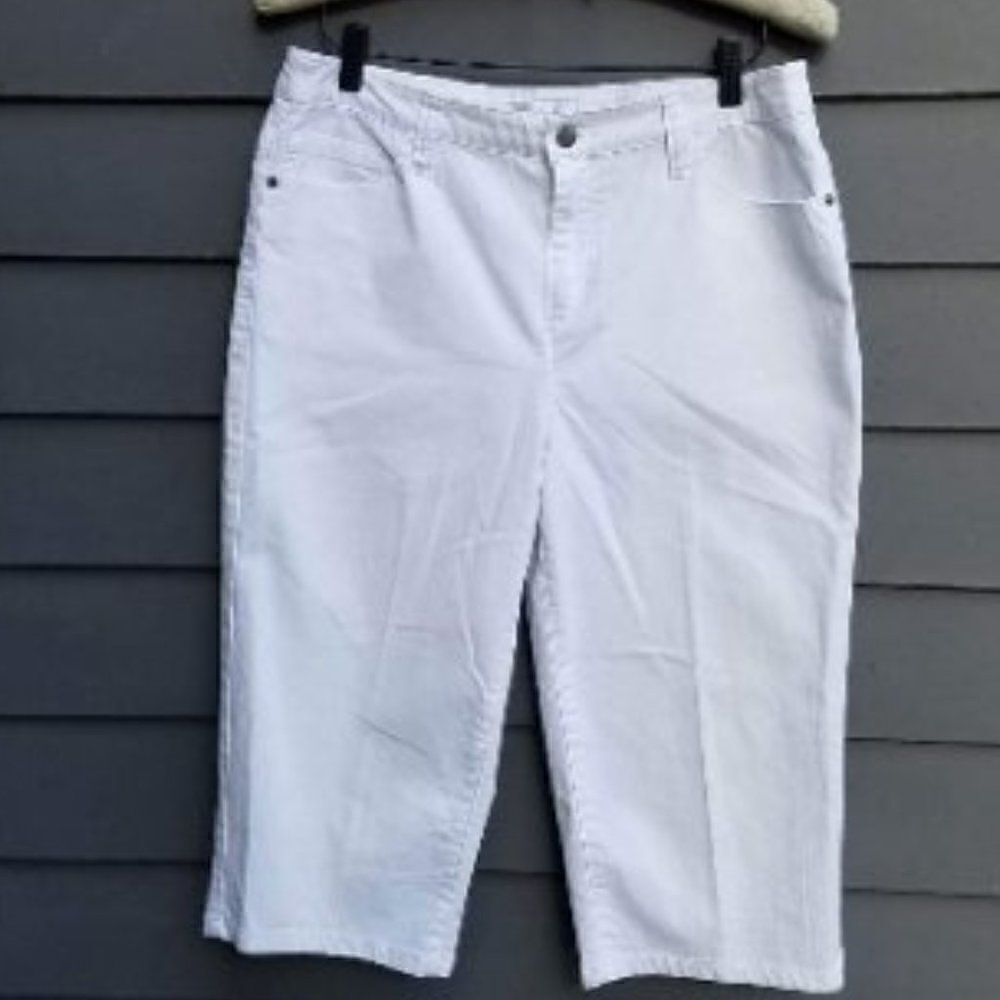 Christopher & Banks White Jean Capris with Detailed Pockets  Size 6